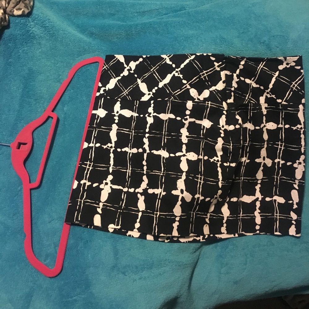 Express Pattern Mini Skirt - Picture 4 of 5